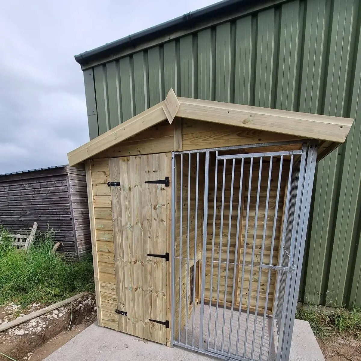 Benchmark Dog Kennel with Apex Roof Single 6 x 3ft Premium Wood Ran Doghealth