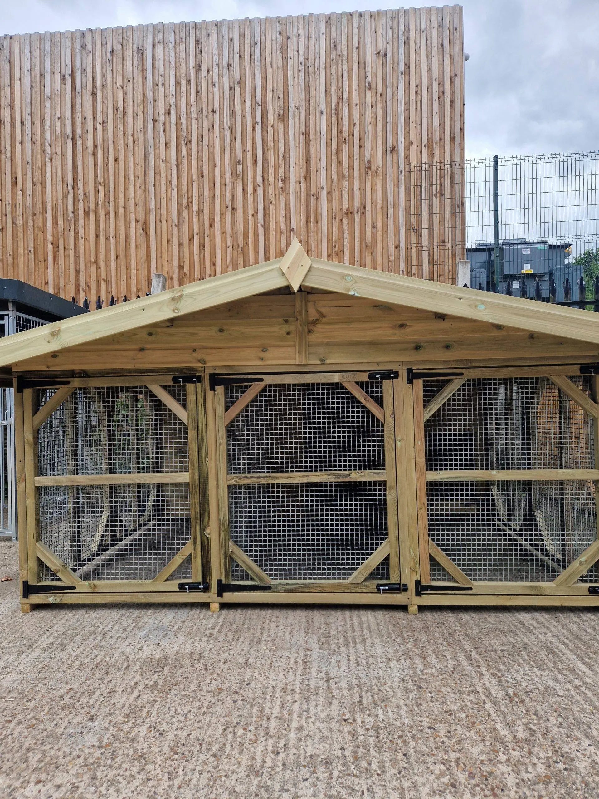 12 X 10 ft Triple Dog Kennel  / Animal Housing Doghealth